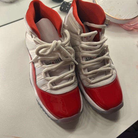 Jordan 11 Cherry size 4.5Y can fit a 6W or 4.5 Men only worn 2x max